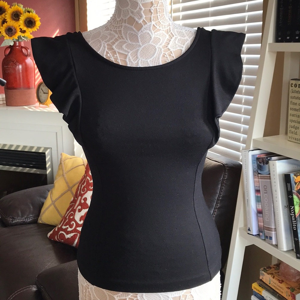 🤩 SUPER CUTE BLACK TOP ✨